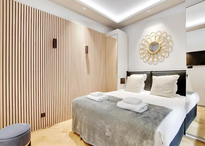 Pick A Flat\'S Apartment In Champs-Elysees - Rue Marbeuf