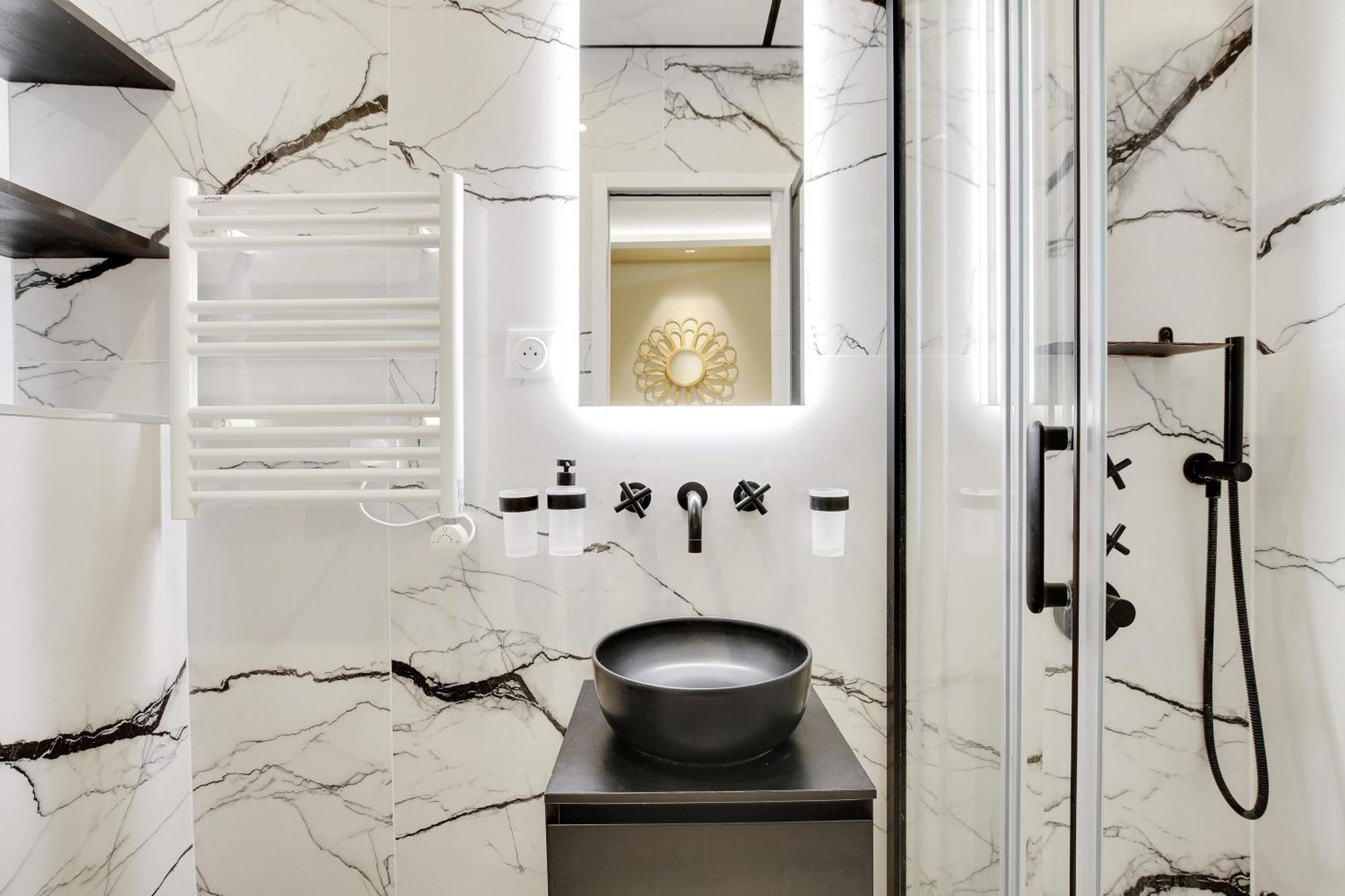 Pick A Flat's In Champs-elysees - Rue Marbeuf *