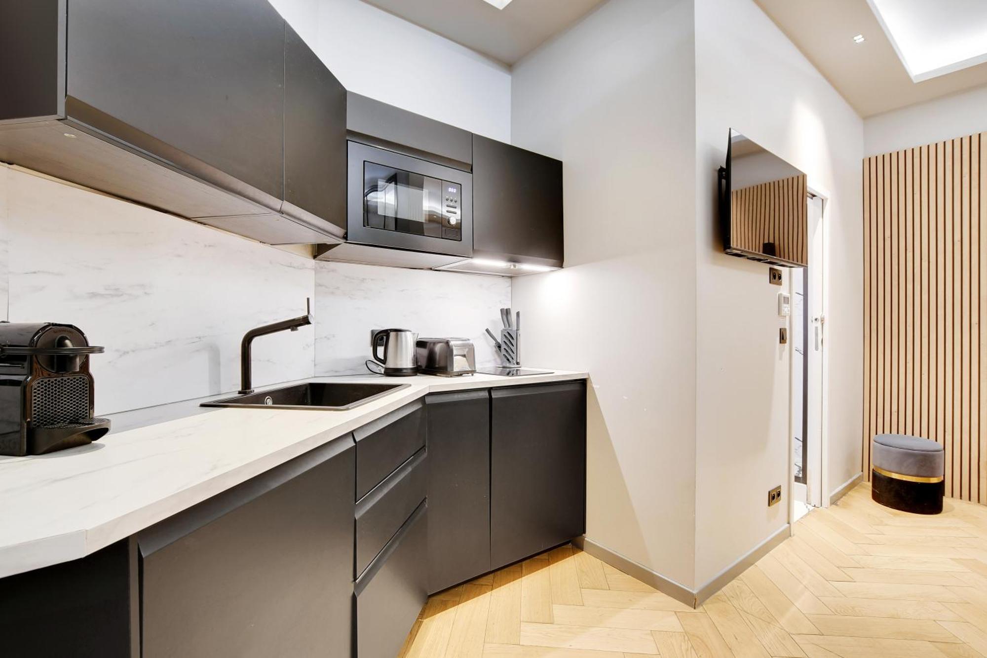 Pick A Flat's In Champs-elysees - Rue Marbeuf *